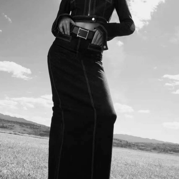 Elegant Black Maxi Skirt - Picture 5 of 9